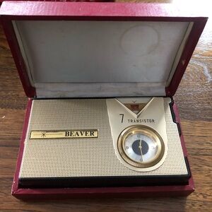 COPY - Vintage GE BEAVER Transistor Radio in Original Case Radio Works Not Clock